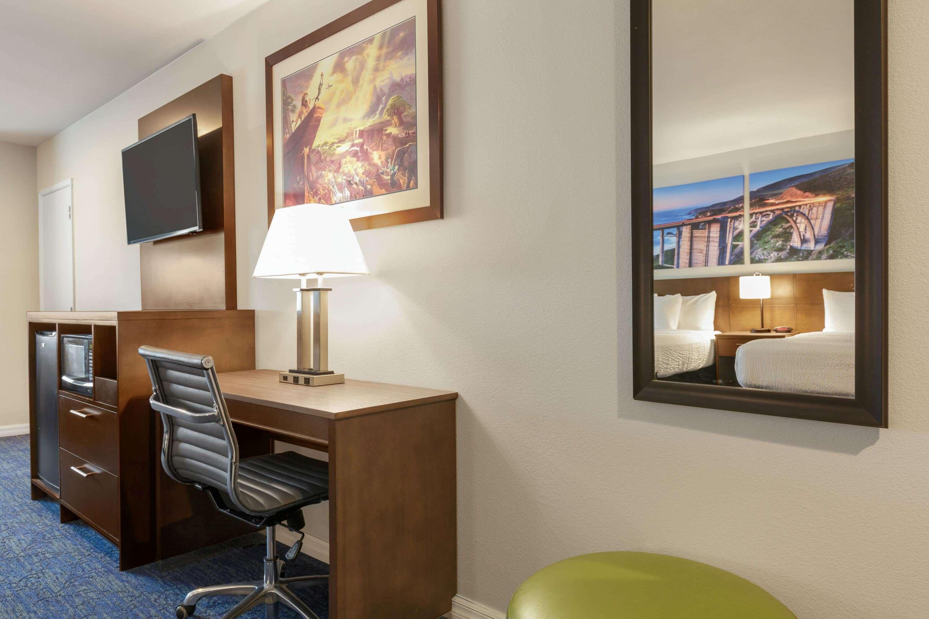 Days Inn & Suites By Wyndham Anaheim At Disneyland Park Exterior foto
